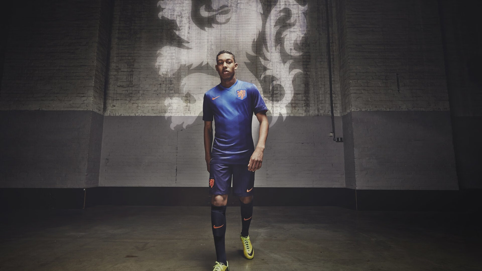 下载开云-前腰位置是否在现代战术中被边缘化，前腰在哪个位置